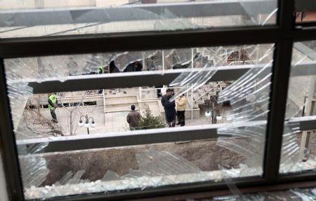 The&nbsp;shattered&nbsp;window&nbsp;is&nbsp;seen&nbsp;near&nbsp;the&nbsp;scene&nbsp;of&nbsp;a&nbsp;bomb&nbsp;explosion&nbsp;which&nbsp;killed&nbsp;Dr.&nbsp;Massoud&nbsp;Ali-Mohammadi&nbsp;outside&nbsp;his&nbsp;residence&nbsp;in&nbsp;Tehran,&nbsp;capital&nbsp;of&nbsp;Iran,&nbsp;Jan.&nbsp;12,&nbsp;2010.&nbsp;(Xinhua/Mehr&nbsp;News&nbsp;Agency)