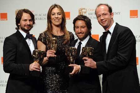 (L-R)&nbsp;Mark&nbsp;Boal,&nbsp;Kathryn&nbsp;Bigelow,&nbsp;Greg&nbsp;Shapiro&nbsp;and&nbsp;Nicholas&nbsp;Chartier&nbsp;pose&nbsp;with&nbsp;their&nbsp;awards&nbsp;for&nbsp;Best&nbsp;Film&nbsp;'The&nbsp;Hurt&nbsp;Locker'&nbsp;at&nbsp;the&nbsp;British&nbsp;Academy&nbsp;of&nbsp;Film&nbsp;and&nbsp;Television&nbsp;Arts&nbsp;(BAFTA)&nbsp;award&nbsp;ceremony&nbsp;at&nbsp;the&nbsp;Royal&nbsp;Opera&nbsp;House&nbsp;in&nbsp;London&nbsp;February&nbsp;21,&nbsp;2010.&nbsp;(Xinhua/AFP&nbsp;Photo)