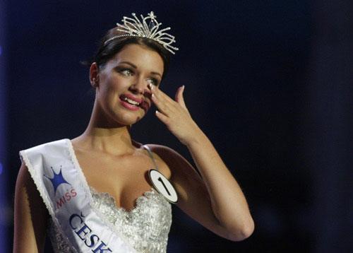 Jitka&nbsp;Valkova&nbsp;reacts&nbsp;after&nbsp;winning&nbsp;the&nbsp;Miss&nbsp;Czech&nbsp;beauty&nbsp;contest&nbsp;in&nbsp;Prague&nbsp;March&nbsp;20,&nbsp;2010.&nbsp;Valkova&nbsp;will&nbsp;represent&nbsp;Czech&nbsp;Republic&nbsp;at&nbsp;the&nbsp;Miss&nbsp;Universe&nbsp;contest&nbsp;this&nbsp;year.&nbsp;(Xinhua/Reuters&nbsp;Photo)
