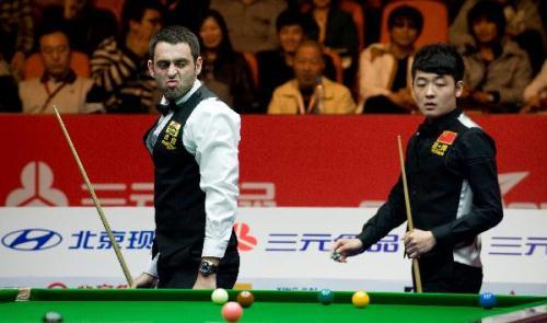 Ronnie&nbsp;O'Sullivan&nbsp;(L)&nbsp;of&nbsp;England&nbsp;reacts&nbsp;during&nbsp;round&nbsp;one&nbsp;of&nbsp;2010&nbsp;World&nbsp;Snooker&nbsp;China&nbsp;Open&nbsp;against&nbsp;Tian&nbsp;Pengfei&nbsp;of&nbsp;China&nbsp;in&nbsp;Beijing,&nbsp;capital&nbsp;of&nbsp;China,&nbsp;March&nbsp;31,&nbsp;2010.&nbsp;Tian&nbsp;won&nbsp;5-3.&nbsp;(Xinhua/Yang&nbsp;Lei)