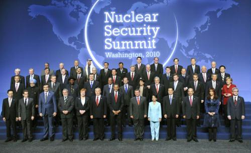 Chinese&nbsp;President&nbsp;Hu&nbsp;Jintao(4th&nbsp;R,front)poses&nbsp;for&nbsp;a&nbsp;group&nbsp;photo&nbsp;with&nbsp;other&nbsp;world&nbsp;leaders&nbsp;during&nbsp;the&nbsp;Nuclear&nbsp;Security&nbsp;Summit&nbsp;at&nbsp;the&nbsp;Washington&nbsp;Convention&nbsp;Center&nbsp;in&nbsp;Washington,April&nbsp;13,2010&nbsp;0.(Xinhua/Li&nbsp;Xueren)