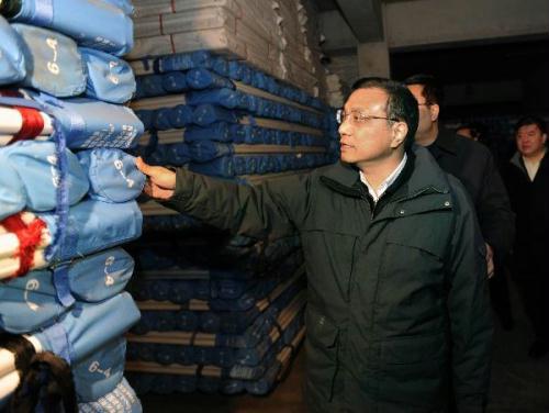 Chinese Vice Premier Li Keqiang (front) inspects the urgent transportation of quake relief supplies in Shenyang, capital of northeast China's Liaoning Province, April 15, 2010. Li Keqiang on Thursday called for full commitment in the logistics work for the earthquake relief to ensure the basic livelihood of the people in quake-hit areas. (Xinhua/Li Tao)