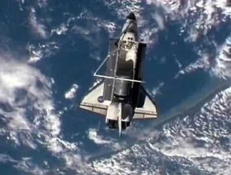 The&nbsp;space&nbsp;shuttle&nbsp;Discovery&nbsp;undocks&nbsp;from&nbsp;the&nbsp;International&nbsp;Space&nbsp;Station&nbsp;Saturday&nbsp;and&nbsp;heads&nbsp;home&nbsp;after&nbsp;a&nbsp;mission&nbsp;to&nbsp;install&nbsp;a&nbsp;new&nbsp;ammonia&nbsp;tank&nbsp;and&nbsp;deliver&nbsp;experiments&nbsp;and&nbsp;other&nbsp;gear.&nbsp;(Xinhua/Reuters&nbsp;Photo)