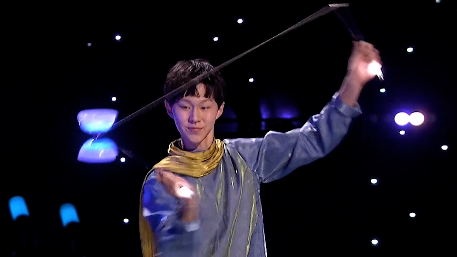Chinese youth performs artistic diabolo routine 'Star'