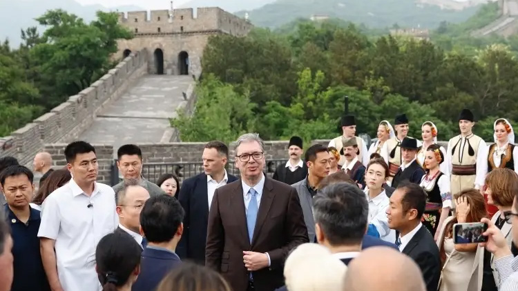 Serbian president visits Great Wall after arriving in Beijing