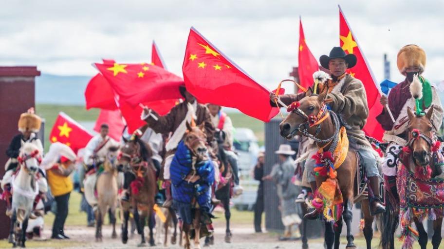 Horse racing competition kicks off in China's Xizang