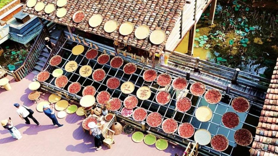 Colorful dried crops light up ountryside in Guangxi