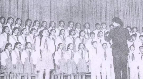 少年广播合唱团表演