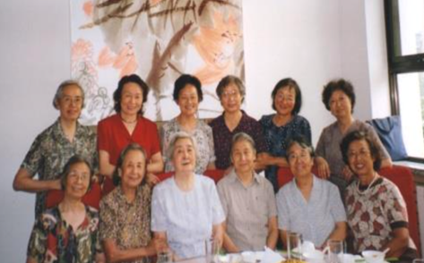 2006年给当时的四位80岁以上团员庆生