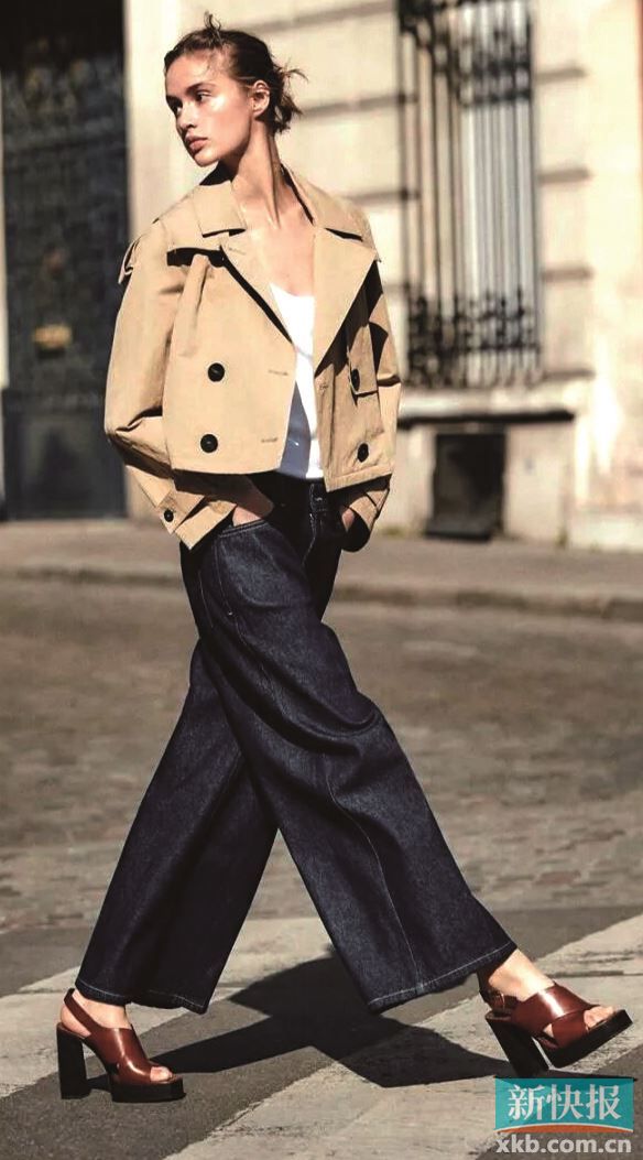 极简翻领直身“H”型剪裁以干净线条适配通勤场景,都市精英的干练与松弛舒适自由切换。