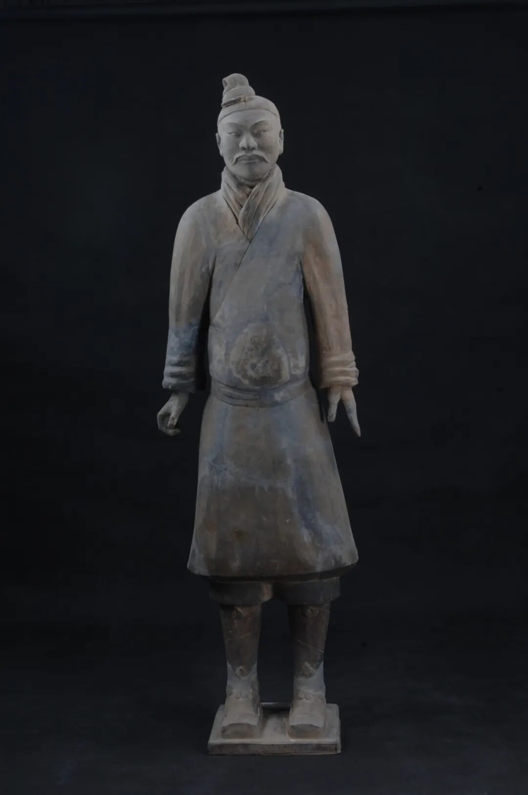 战袍武士俑,秦,陕西省西安市临潼区秦始皇帝陵园兵马俑二号坑出土,秦始皇帝陵博物院藏