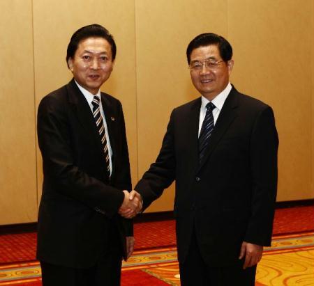Chinese&nbsp;President&nbsp;Hu&nbsp;Jintao&nbsp;(R)&nbsp;meets&nbsp;with&nbsp;Japanese&nbsp;Prime&nbsp;Minister&nbsp;Yukio&nbsp;Hatoyama&nbsp;in&nbsp;Washington&nbsp;April&nbsp;12,&nbsp;2010.&nbsp;President&nbsp;Hu&nbsp;Jintao&nbsp;arrived&nbsp;in&nbsp;Washington&nbsp;on&nbsp;Monday&nbsp;to&nbsp;attend&nbsp;the&nbsp;Nuclear&nbsp;Security&nbsp;Summit&nbsp;slated&nbsp;for&nbsp;April&nbsp;12-13.&nbsp;(Xinhua/Liu&nbsp;Weibing)