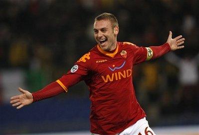 AS&nbsp;Roma&nbsp;midfielder&nbsp;Daniele&nbsp;De&nbsp;Rossi&nbsp;celebrates&nbsp;after&nbsp;scoring&nbsp;during&nbsp;an&nbsp;Italian&nbsp;Cup,&nbsp;quarterfinal&nbsp;soccer&nbsp;match&nbsp;between&nbsp;AS&nbsp;Roma&nbsp;and&nbsp;Catania&nbsp;at&nbsp;Rome's&nbsp;Olympic&nbsp;stadium,&nbsp;Tuesday,&nbsp;Jan.&nbsp;26,&nbsp;2010.(AP&nbsp;Photo/Alessandra&nbsp;Tarantino)