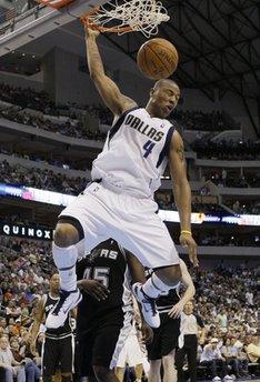 Dallas&nbsp;Mavericks'&nbsp;Caron&nbsp;Butler&nbsp;(4)&nbsp;dunks&nbsp;the&nbsp;ball&nbsp;over&nbsp;San&nbsp;Antonio&nbsp;Spurs'&nbsp;DeJuan&nbsp;Blair&nbsp;(45)&nbsp;in&nbsp;the&nbsp;second&nbsp;half&nbsp;of&nbsp;an&nbsp;NBA&nbsp;basketball&nbsp;game,&nbsp;Wednesday,&nbsp;April&nbsp;14,&nbsp;2010,&nbsp;in&nbsp;Dallas.&nbsp;Butler&nbsp;had&nbsp;a&nbsp;team-high&nbsp;20&nbsp;points&nbsp;in&nbsp;the&nbsp;96-89&nbsp;Mavericks'&nbsp;win.(AP&nbsp;Photo/Tony&nbsp;Gutierrez)