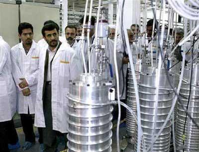 Iranian&nbsp;President&nbsp;Mahmoud&nbsp;Ahmadinejad&nbsp;(2nd&nbsp;L)&nbsp;visits&nbsp;the&nbsp;Natanz&nbsp;nuclear&nbsp;enrichment&nbsp;facility,&nbsp;350&nbsp;km&nbsp;(217&nbsp;miles)&nbsp;south&nbsp;of&nbsp;Tehran,&nbsp;April&nbsp;8,&nbsp;2008.&nbsp;REUTERS/Files