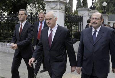 Greek&nbsp;Prime&nbsp;Minister&nbsp;George&nbsp;Papandreou,&nbsp;center,&nbsp;leaves&nbsp;Greece's&nbsp;Presidential&nbsp;Mansion&nbsp;after&nbsp;meeting&nbsp;President&nbsp;Karolos&nbsp;Papoulias&nbsp;in&nbsp;central&nbsp;Athens,&nbsp;Greece,&nbsp;on&nbsp;Wednesday,&nbsp;March&nbsp;3,&nbsp;2010.&nbsp;(AP&nbsp;Photo/Petros&nbsp;Giannakouris)