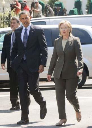 President&nbsp;Obama&nbsp;and&nbsp;Secretary&nbsp;of&nbsp;State&nbsp;Hillary&nbsp;Rodham&nbsp;Clinton&nbsp;head&nbsp;over&nbsp;from&nbsp;the&nbsp;White&nbsp;House&nbsp;to&nbsp;Blair&nbsp;House&nbsp;for&nbsp;meetings.&nbsp;(Olivier&nbsp;Douliery&nbsp;/&nbsp;Pool&nbsp;Photo&nbsp;/&nbsp;April&nbsp;11,&nbsp;2010)