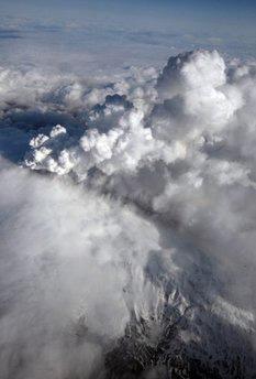 Smoke&nbsp;billows&nbsp;from&nbsp;an&nbsp;erupting&nbsp;volcano&nbsp;on&nbsp;the&nbsp;Eyjafjallajokull&nbsp;glacier&nbsp;on&nbsp;April&nbsp;14.&nbsp;(AFP/Icelandic&nbsp;Coast&nbsp;Guard/File)