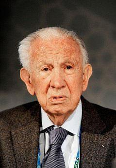 Former&nbsp;International&nbsp;Olympic&nbsp;Committee&nbsp;president&nbsp;Juan&nbsp;Antonio&nbsp;Samaranch,&nbsp;seen&nbsp;here&nbsp;in&nbsp;February&nbsp;2010,&nbsp;has&nbsp;died&nbsp;at&nbsp;the&nbsp;age&nbsp;of&nbsp;89&nbsp;at&nbsp;a&nbsp;Barcelona&nbsp;hospital&nbsp;from&nbsp;a&nbsp;cardiorespiratory&nbsp;arrest.&nbsp;(AFP/Getty&nbsp;Images/File/Kevork&nbsp;Djansezian)