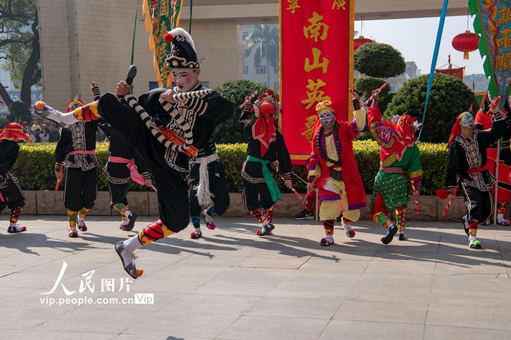 广东普宁非遗英歌舞热闹过大年