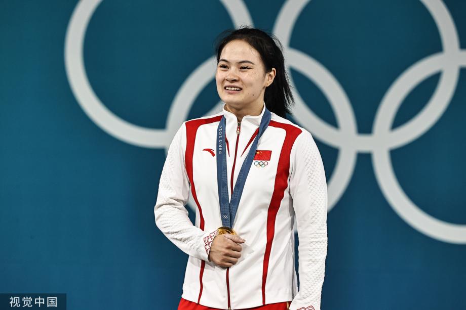 [图]举重女子59公斤级 罗诗芳打破三项奥运会纪录夺冠