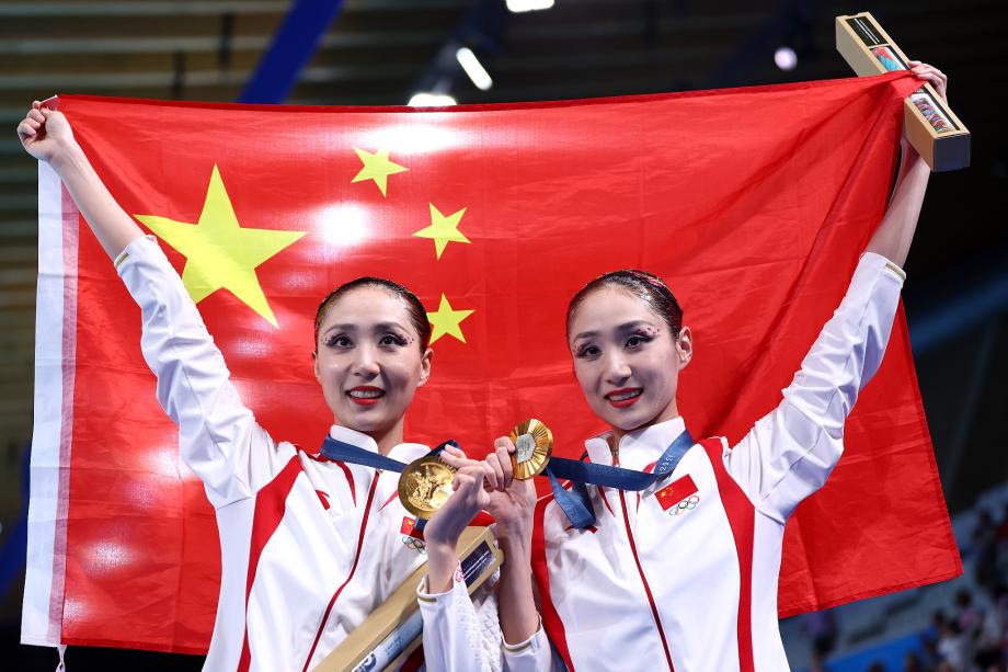 [图]第38金！王柳懿/王芊懿获得花样游泳双人项目金牌