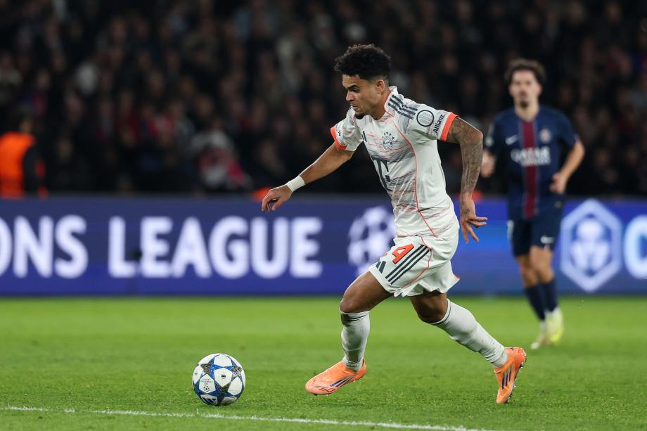 [图]迪亚斯双响+直红 十人拜仁2-1巴黎全胜领跑