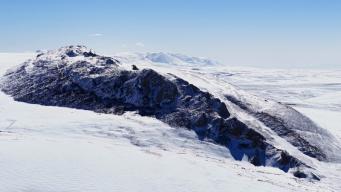 雪覆神山 青藏高原与黄土高原的“界碑”白了头