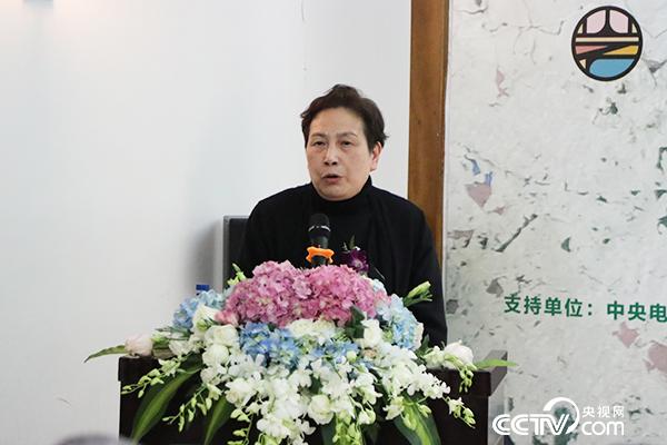 中央美术学院教授、岩彩艺术学会顾问委员会主任胡明哲致辞