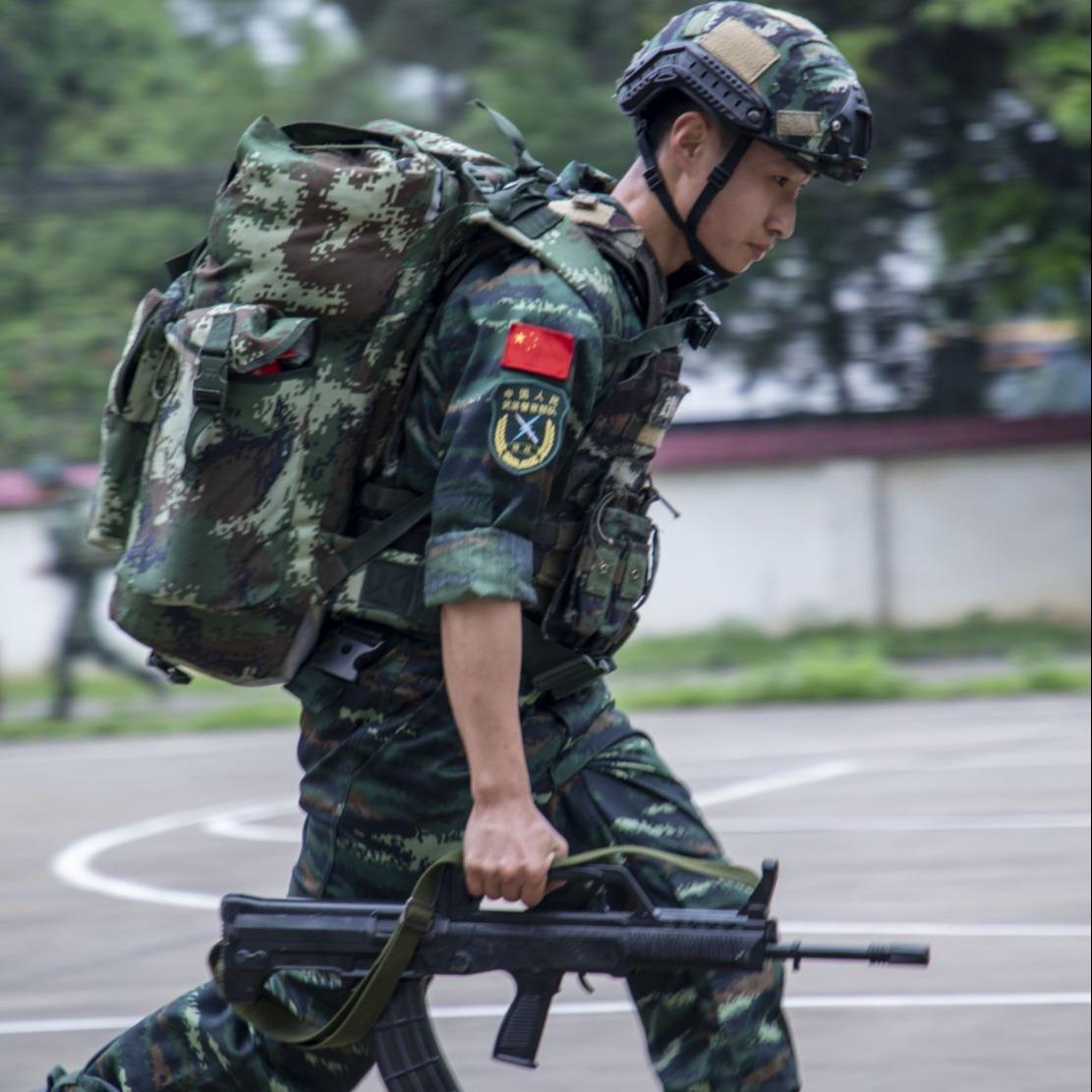 梧州武警特战队员开展多课目强化训练