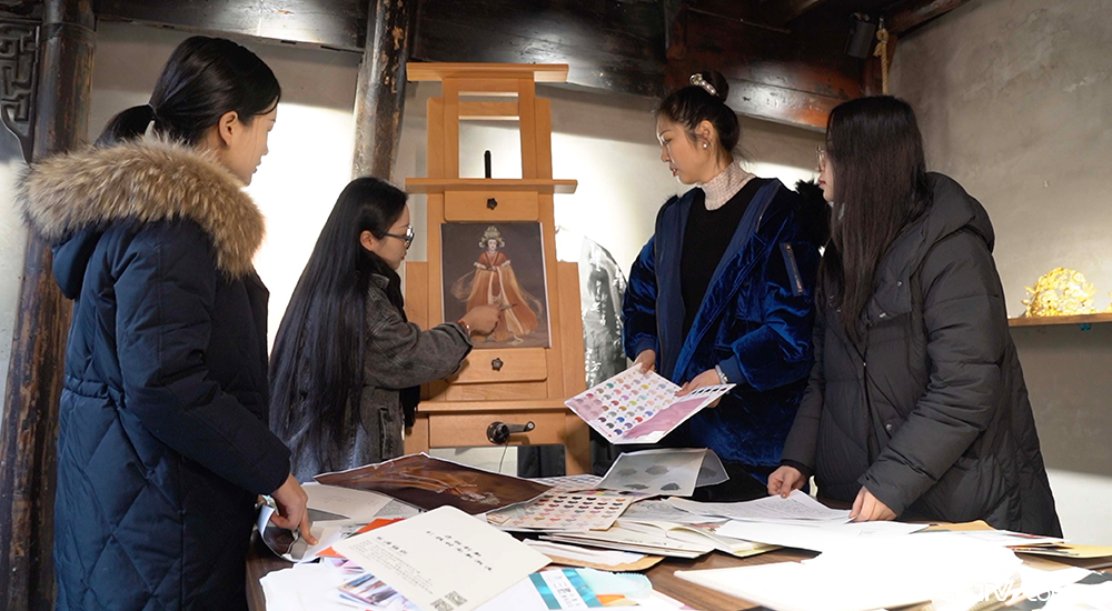 原本有两幅精美的浮雕作品——《孝文皇帝礼佛图》《文昭皇后礼佛图》