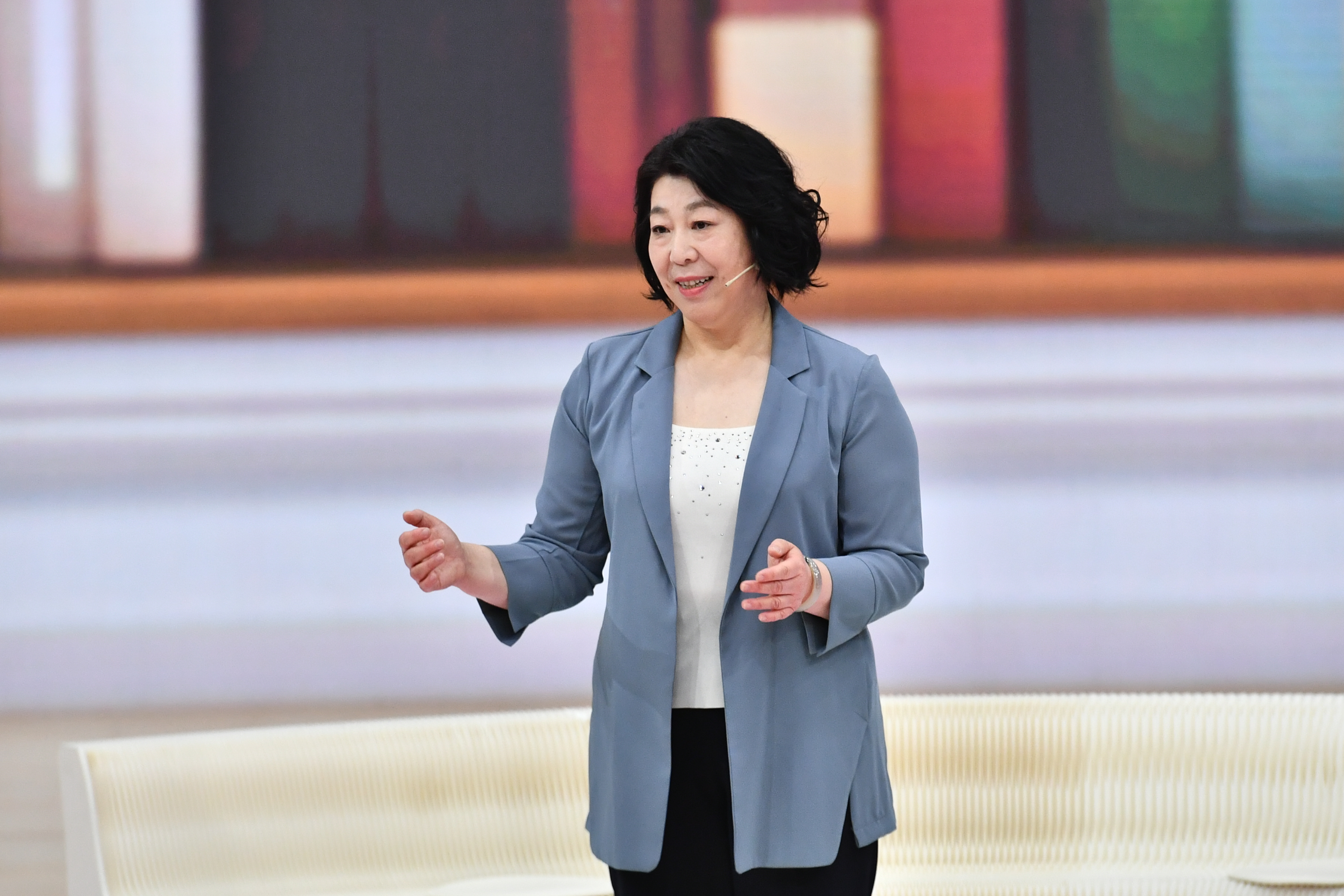 《开讲啦》许燕:拥有爱的能力 成为更好的自己