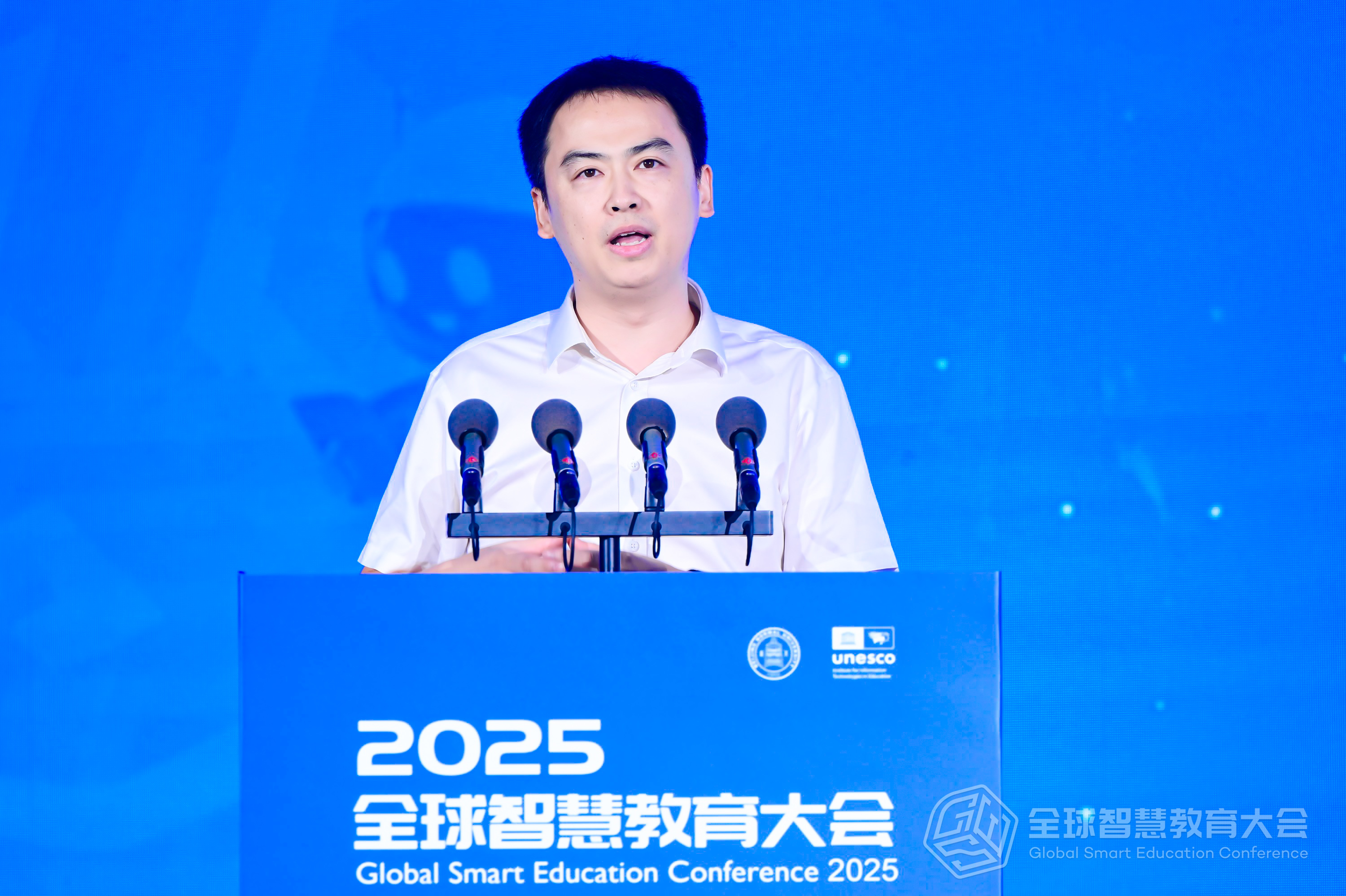 科大讯飞股份有限公司副总裁周佳峰