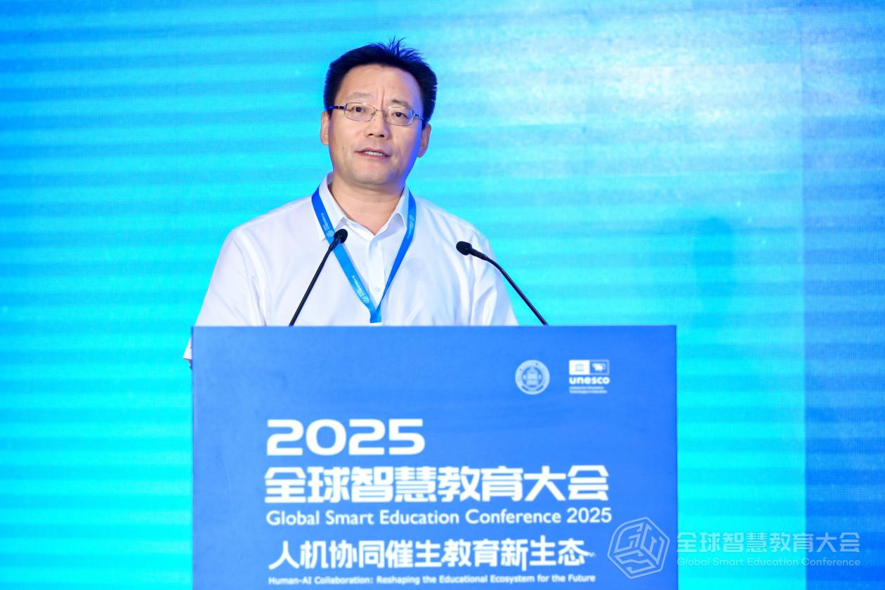 国家信息中心信息化和产业发展部主任，教育部教育数字化专家咨询委员会委员单志广
