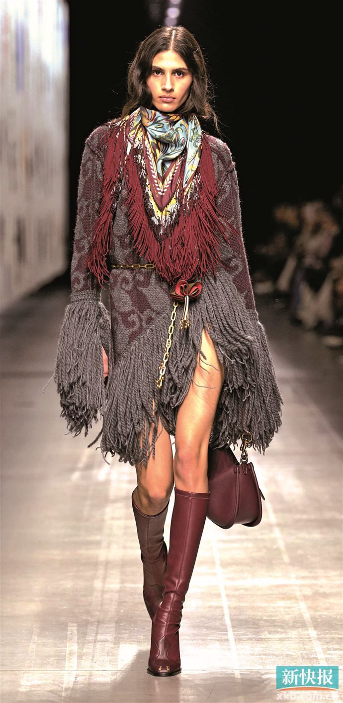 大量感流苏可增加毛衣分量感，同时又能为造型增添灵动