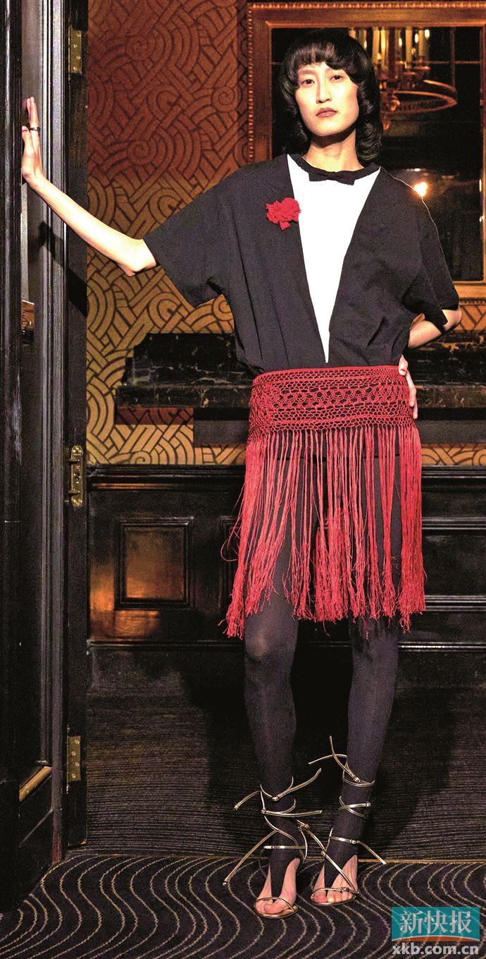 注意整体造型的简洁性，避免过多复杂元素与流苏元素相冲突。