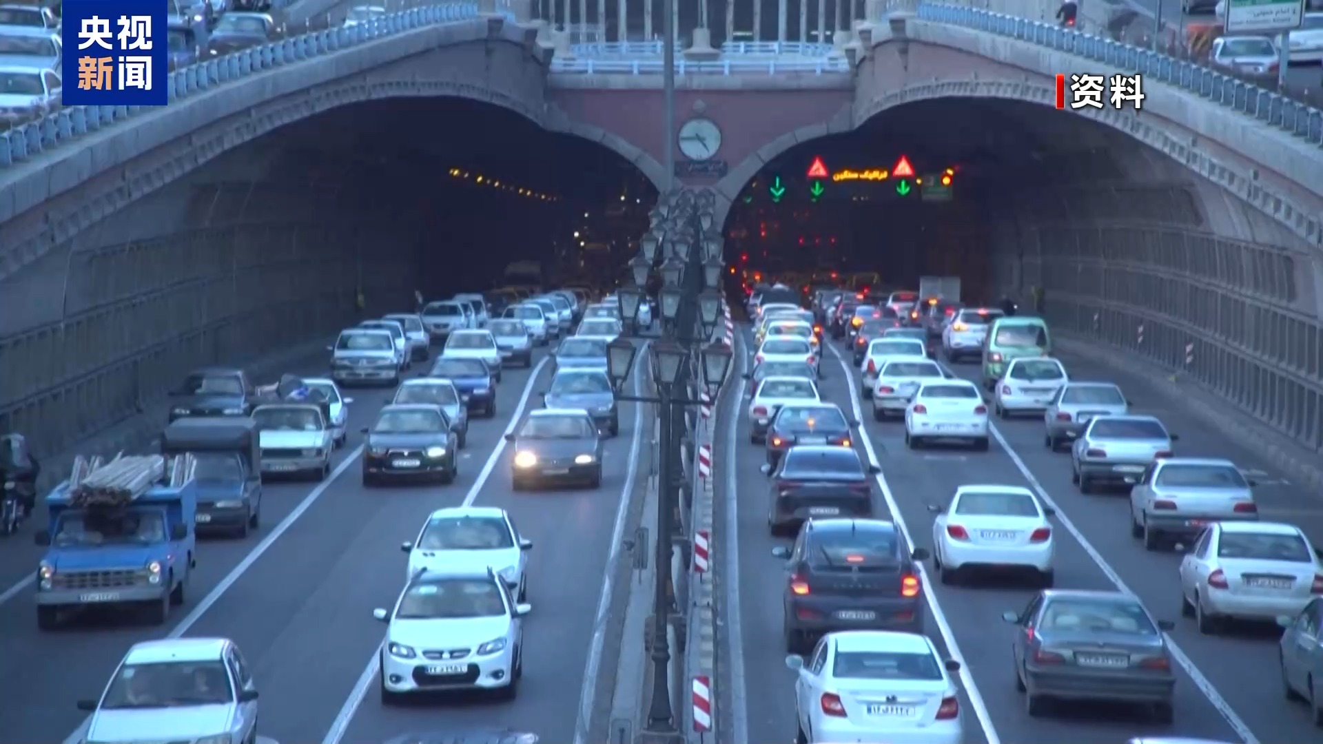 总台现场直击丨伊朗部分网站已恢复使用首都生活物资供应充足_新闻频道_央视网(cctv.com)