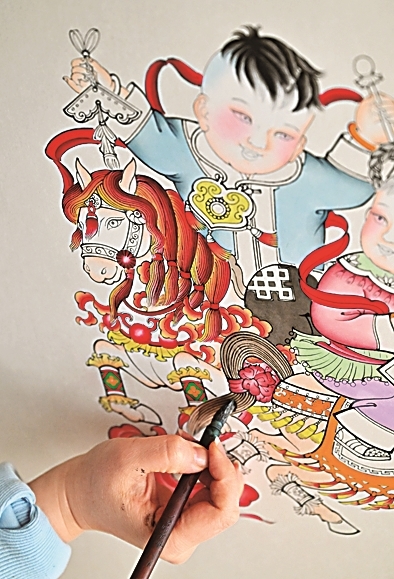 在天津杨柳青画社，画师绘制年画《马到成功》。新华社记者 孙凡越摄