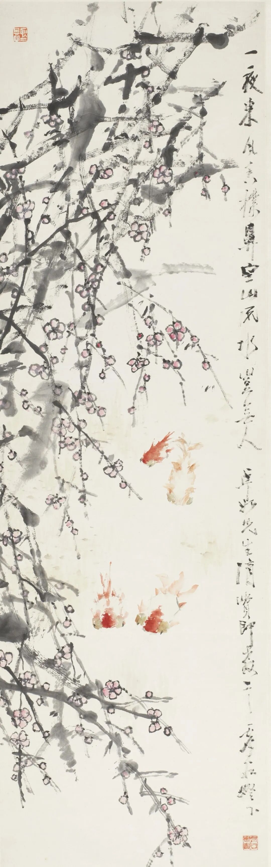 梅花金鱼  虚谷  中国画  134&times;40.3cm  清代  中国美术馆藏